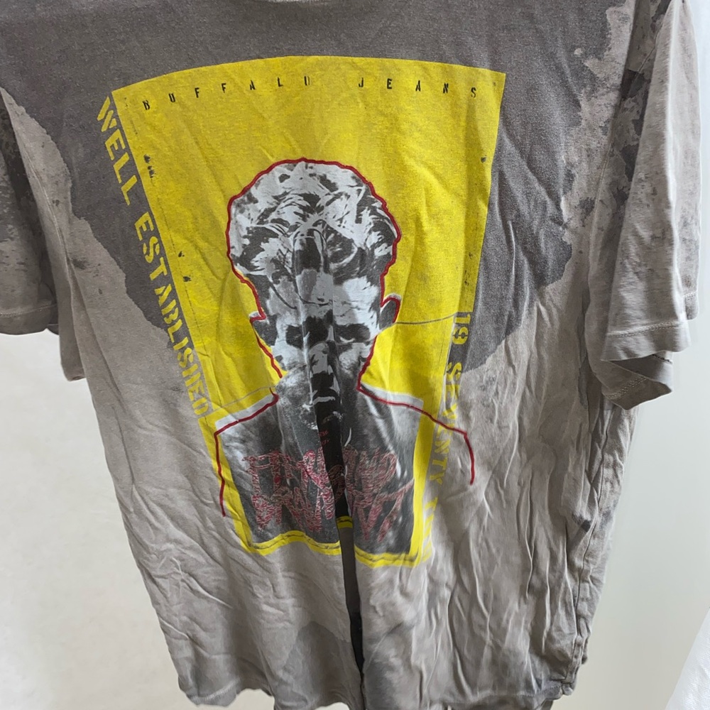 MENS GRAPHIC TEE SIZE LARGE